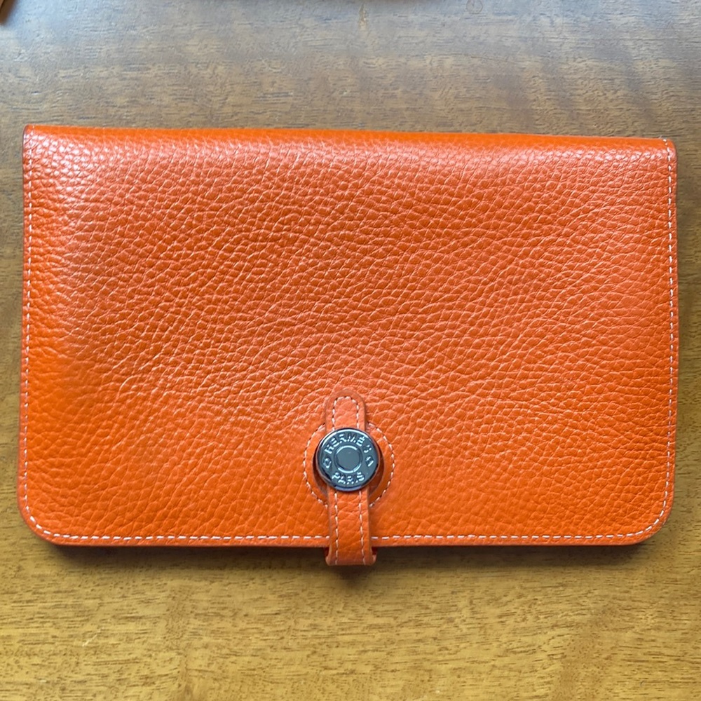 Hermès Orange Togo Leather Dogon Wallet. Never used! Excellent condition.